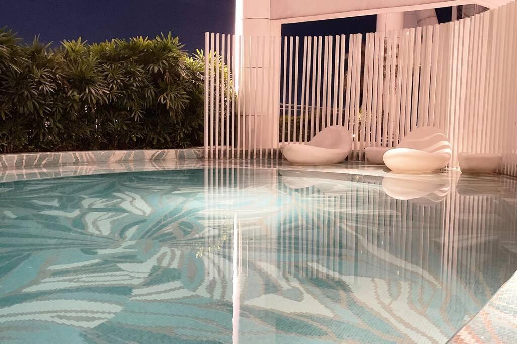 The Serene Escape Rockwell Makati City View 1Br Daire Manila Dış mekan fotoğraf
