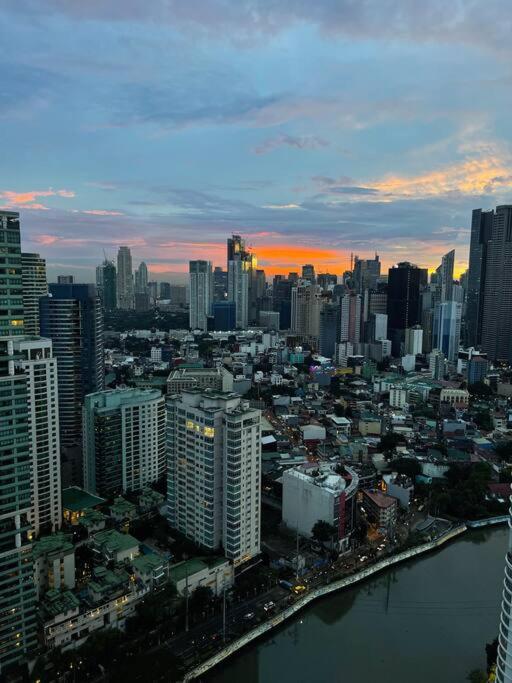 The Serene Escape Rockwell Makati City View 1Br Daire Manila Dış mekan fotoğraf