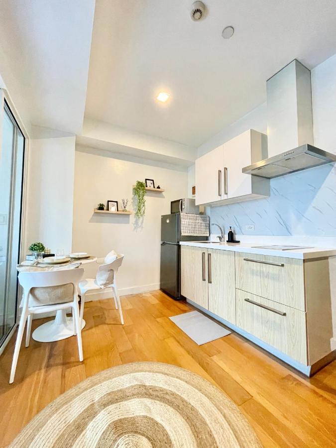The Serene Escape Rockwell Makati City View 1Br Daire Manila Dış mekan fotoğraf